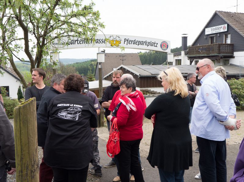 SaisonerÃ¶ffnung 2014, Sauerland
Ankunft beim Cafe Restaurant Vedder 
Schlüsselwörter: 2014;Sauerland;ErÃ¶ffnungsfahrt;SaisonerÃ¶ffnung;Meinerzhagen