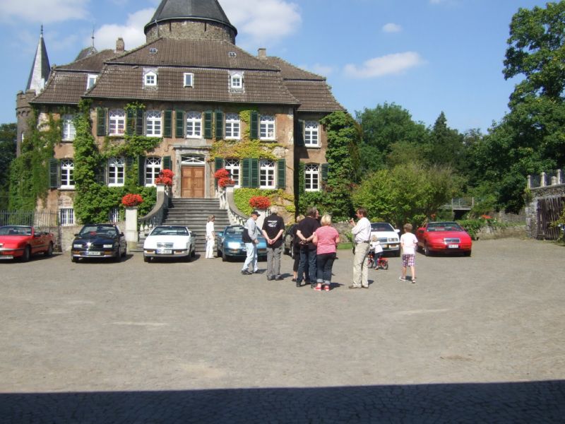 Der Schlossherr empfÃ¤ngt uns
NRW-Stammtisch August 2012
Ausfahrt durch das Angerland & Ruhrtal
