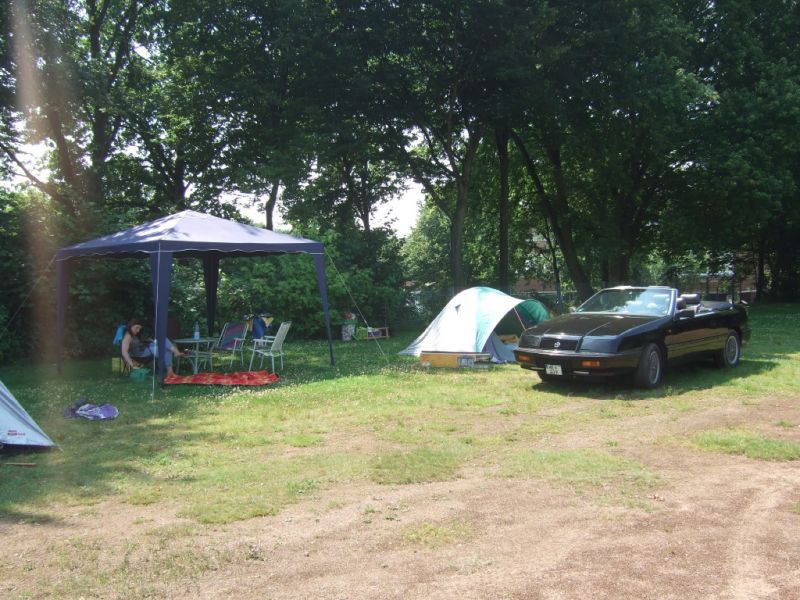 Zelt steht - gleich mal den Grill anwerfen
Dinotreffen 2012
