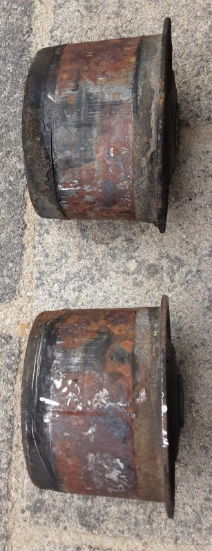 ovale Gummilager Hinterachse #3
Maße 80,0 mm x 56,7 mm x 59,0 mm
