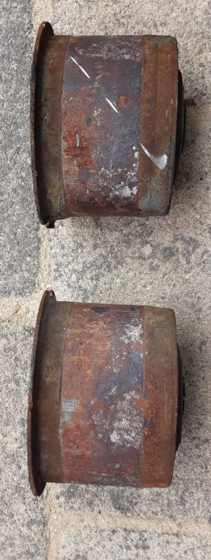 ovale Gummilager Hinterachse #2
Maße 80,0 mm x 56,7 mm x 59,0 mm
