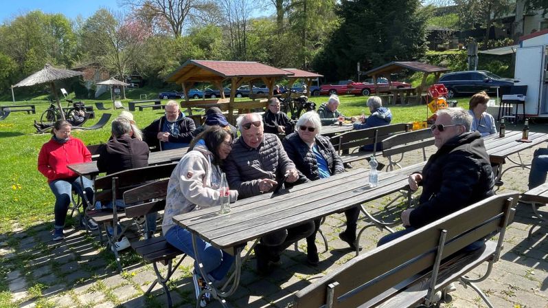 Mittagspause an der Weser in Reileifzen
Weser-Bergland Tour 25. April 2026
Bodenwerder - Rühler Schweiz - Burgruine Polle - Schloss Hämelschenburg
Schlüsselwörter: Saisoneröffnung;2026;Weser-Bergland;Tour;Hannover