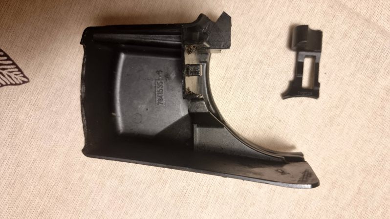 Fernlichtschaltung
Mir fehlt leider die Explosionszeichnung dazu, wie die Teile miteinander das Fernlichtgestänge betätigen.
Schlüsselwörter: Zubehör Fernlichtschalter