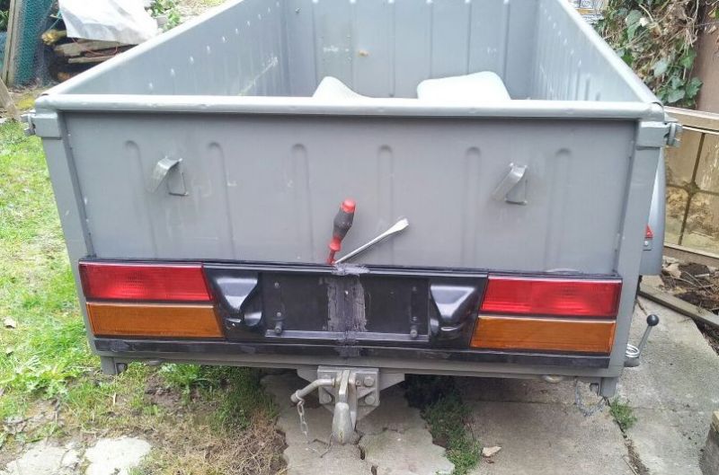 Le Baron RÃ¼cklicht Recycling
musste doch mit den vielen EU RÃ¼cklichter was angfangen
