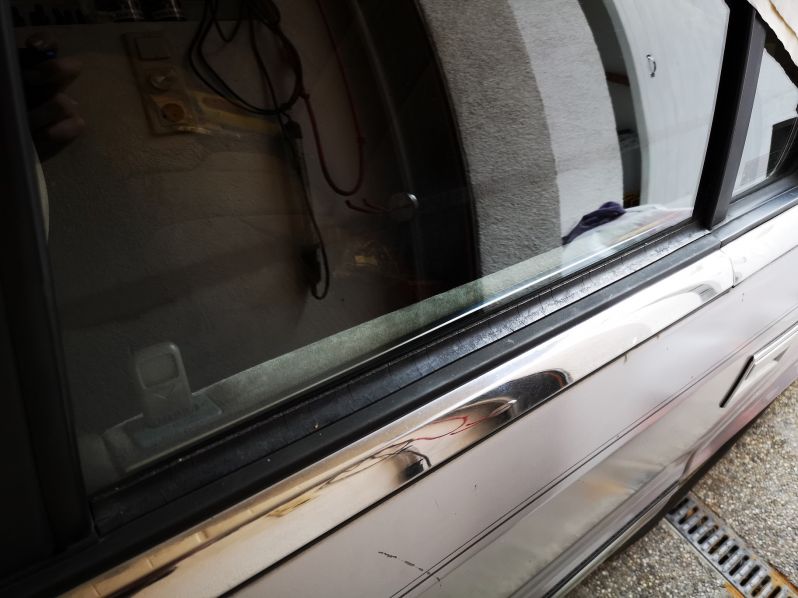 Saratoga_Hinten
Schlüsselwörter: Fensterdichtung "unten"