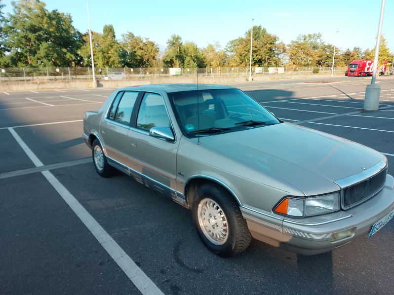 33329
sehr selten zu sehen
Schlüsselwörter: LeBaron sedan 3,0,1992